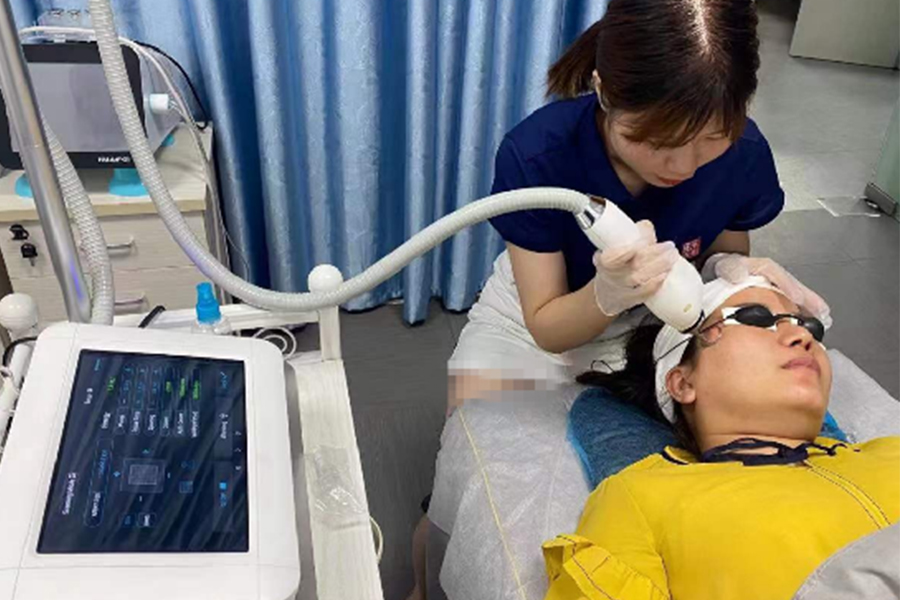 Acne makes people gaunt, photoelectric therapy saves you ...